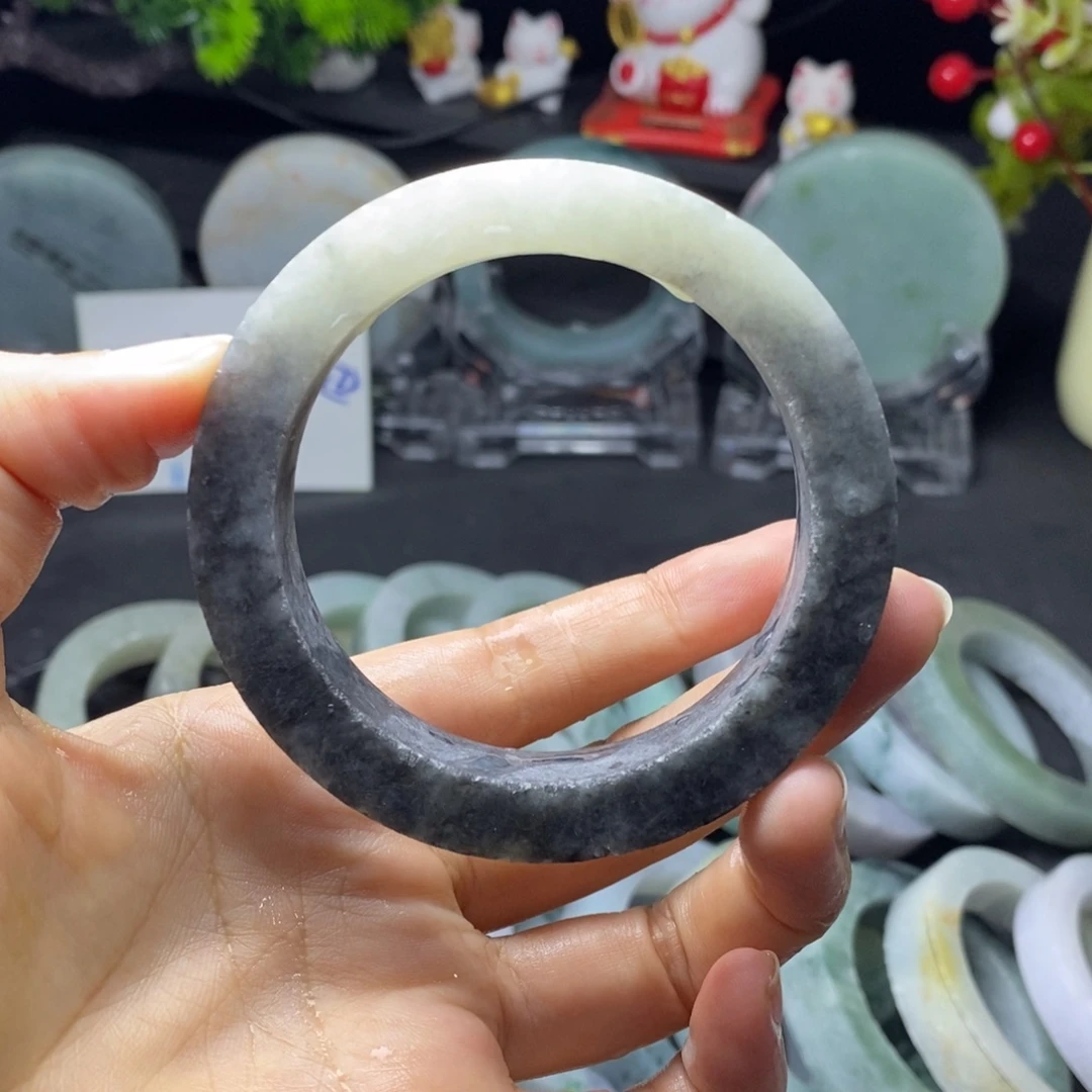 定制翡翠未镶嵌手镯