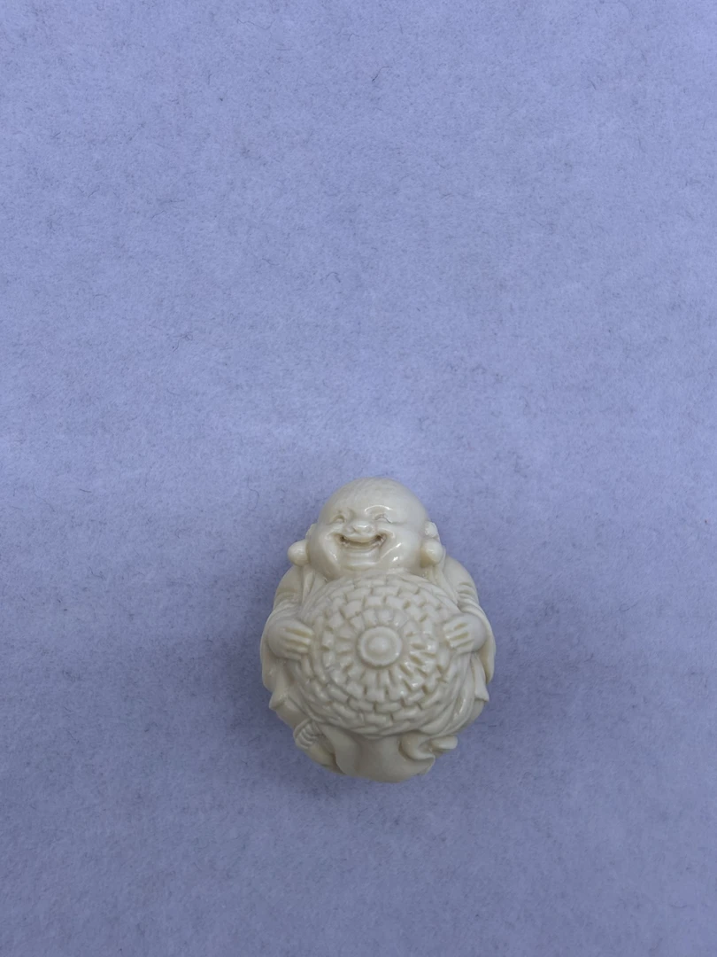 A147 猛犸牙笑口弥勒雕刻牌配饰 金亮老师