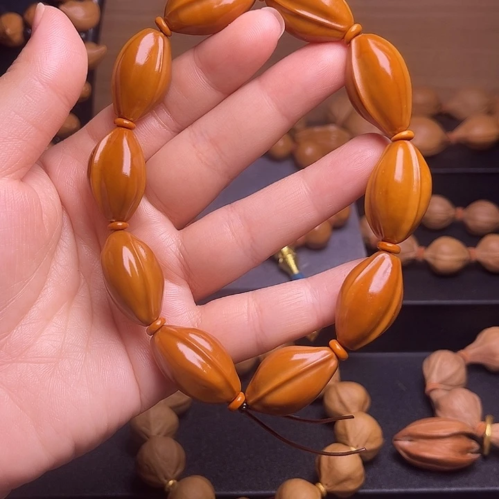 吊坠橄榄核鲨鱼背