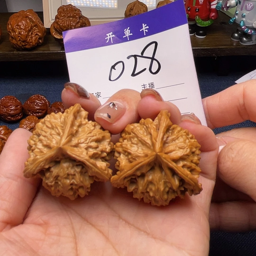 文玩核桃吊坠盘山三棱38