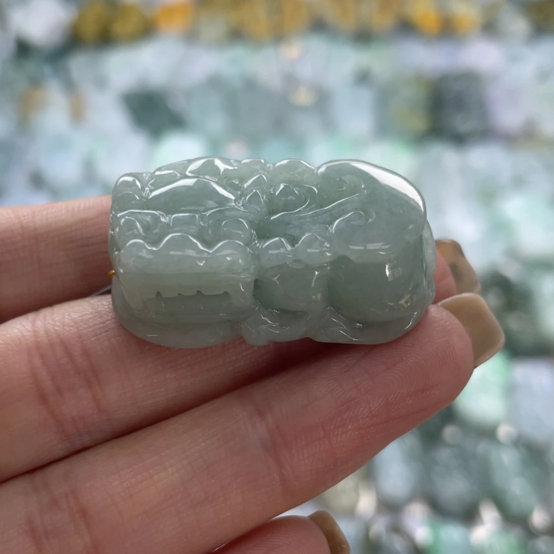 翡翠未镶嵌颈饰貔貅