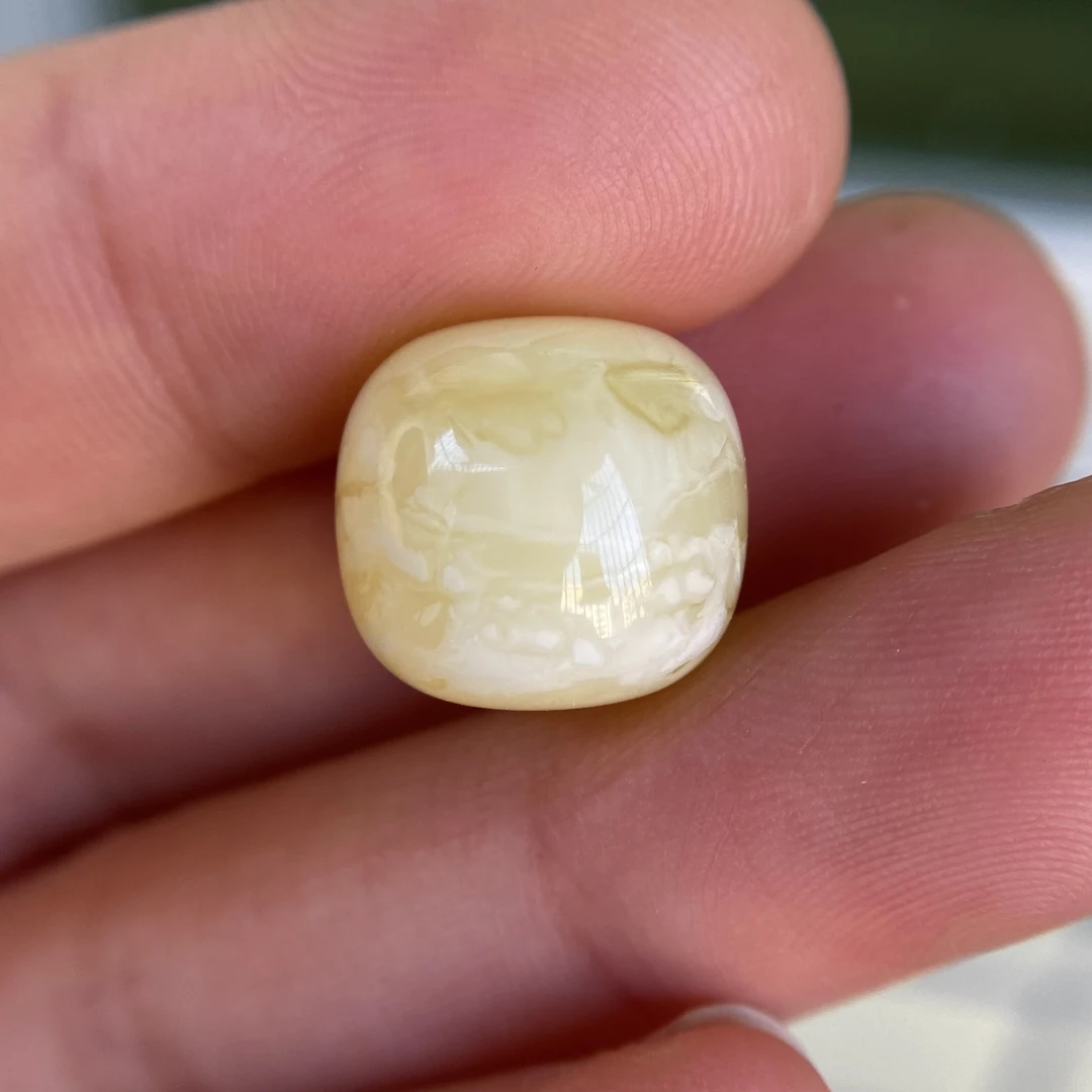 蜜蜡奶白黄千层老型配饰13.8×13.0mm，满花无优化，返花更好看