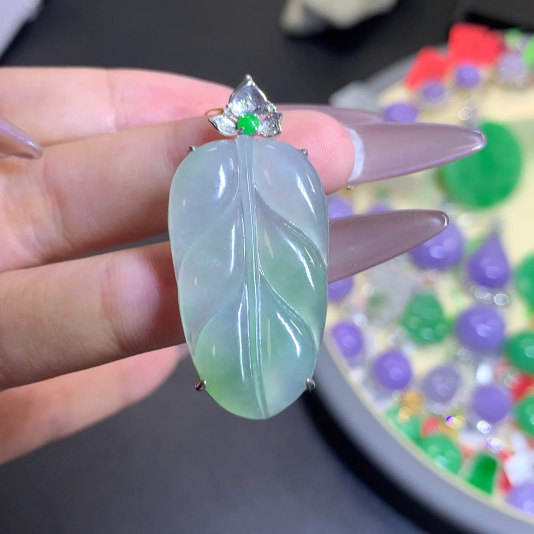 翡翠18K金镶嵌颈饰