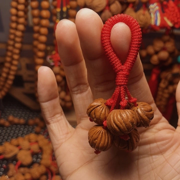 z***u木质类龙纹桃枭挂件