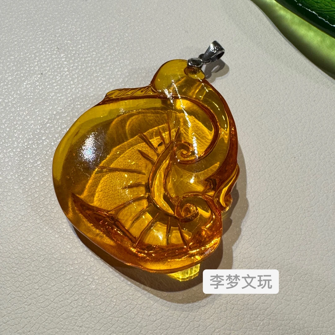 缅甸金珀颈部吊坠