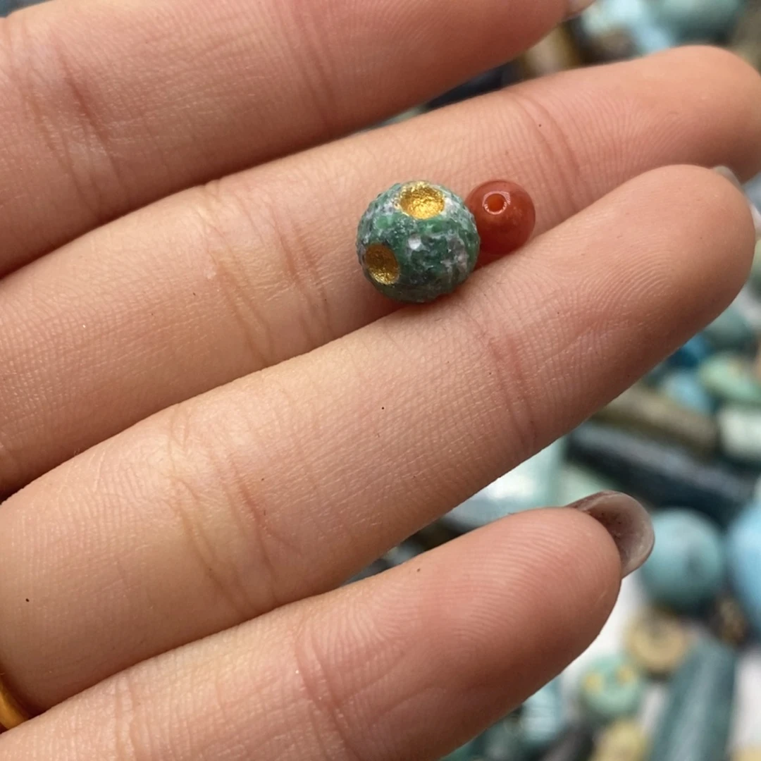 南红玛瑙未镶嵌珠宝奇石