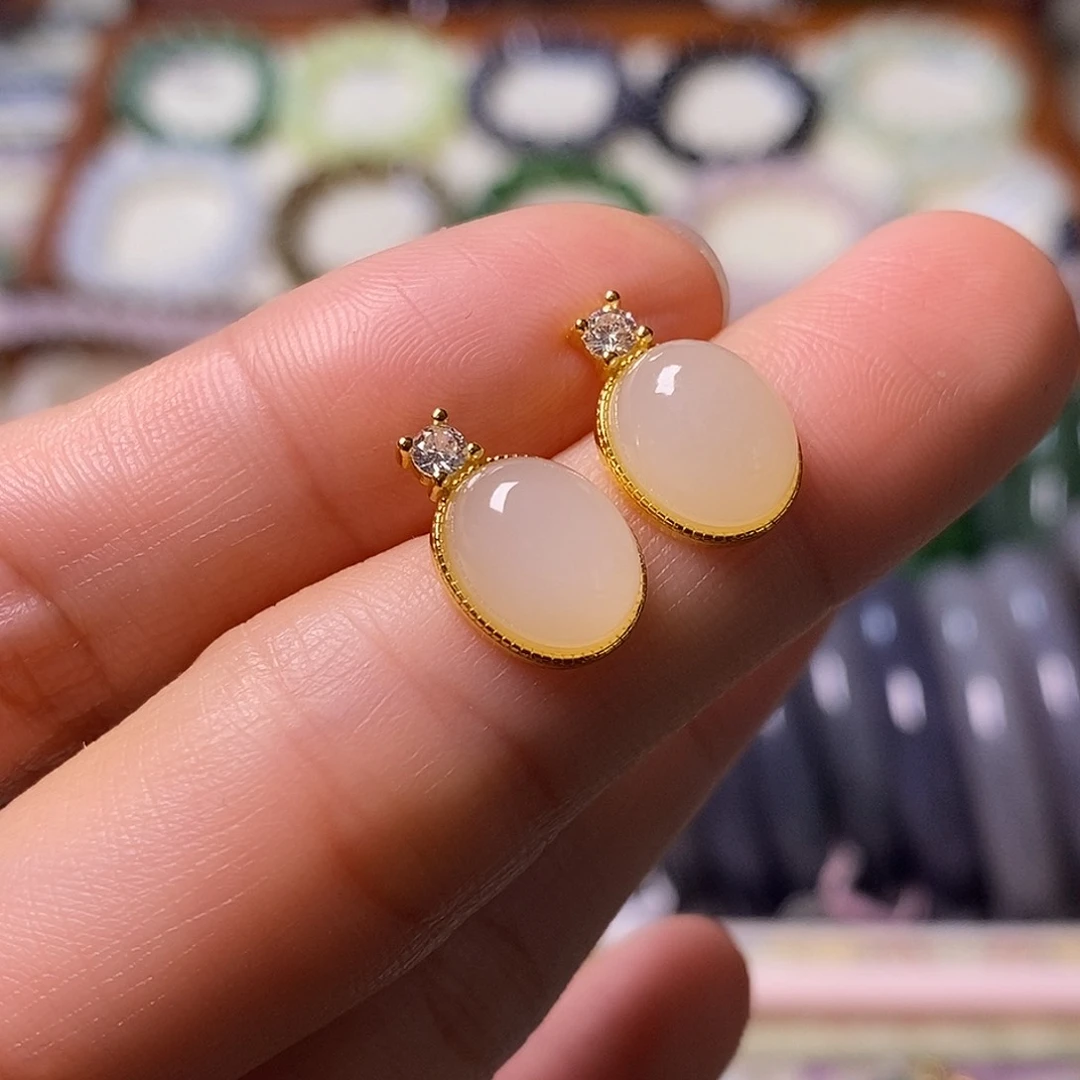 颈饰未镶嵌和田玉浓藕粉银耳钉