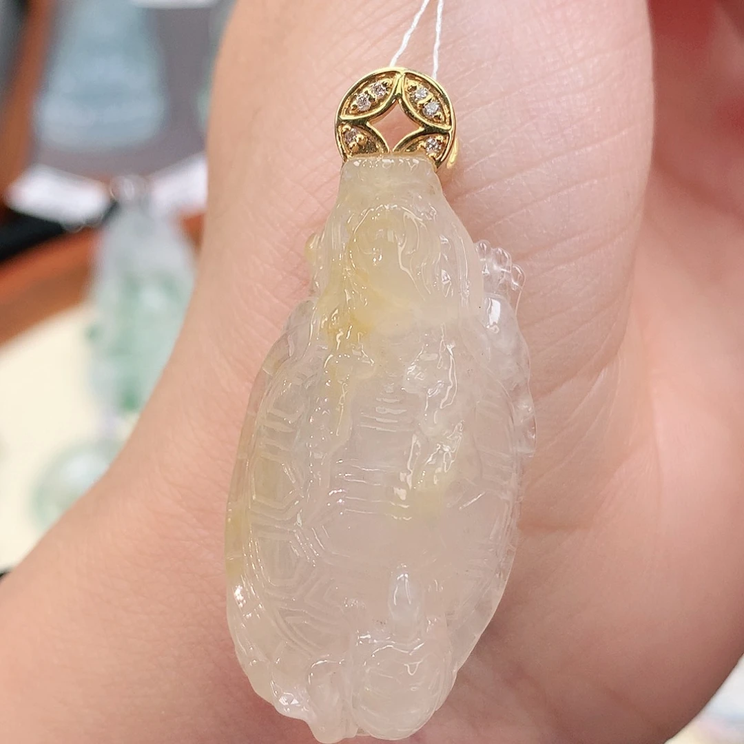 颈饰18K金镶嵌翡翠龙龟