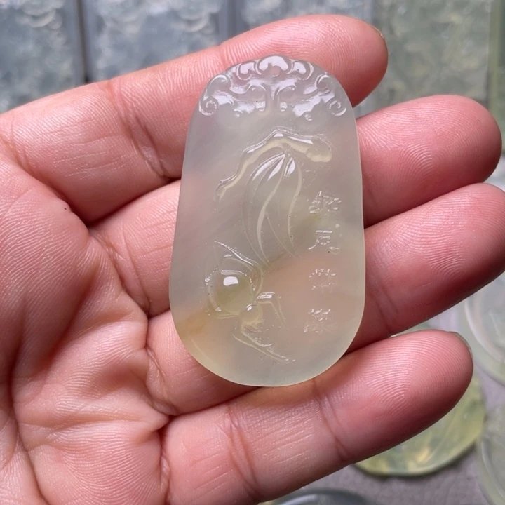 岫玉未镶嵌吊坠(赠链)