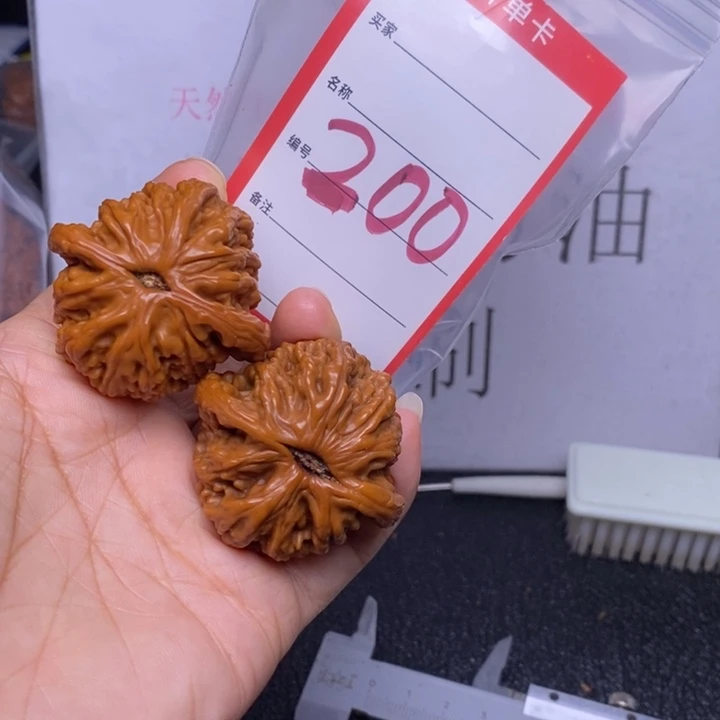 文玩核桃把件200，42狮虎兽色差