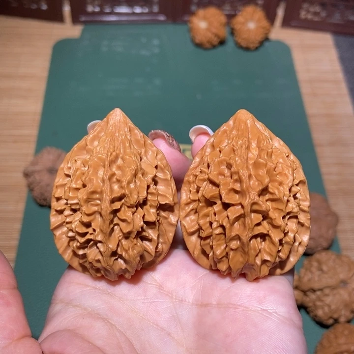 文玩核桃吊坠招财鼠