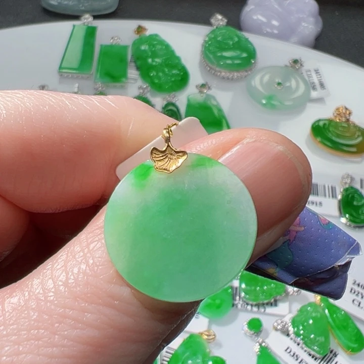 颈饰18K金镶嵌翡翠