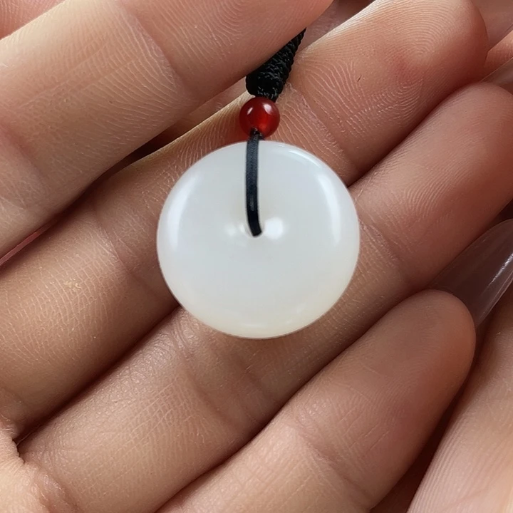 颈饰未镶嵌和田玉（糖玉）