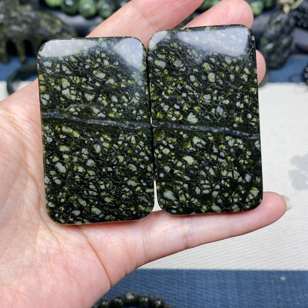 你***蛇纹石玉未镶嵌颈饰毕业级高冰蛇纹对牌