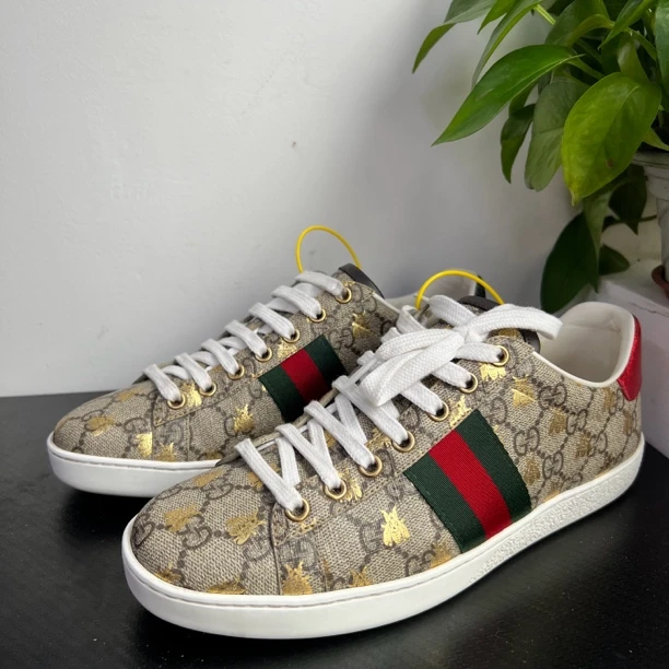 95新 GUCCI/古驰 40.5欧码烫金蜜蜂棕老花板鞋古驰男鞋/时尚