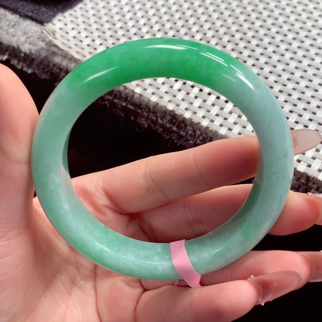 翡翠手镯未镶嵌凝**澜缅甸