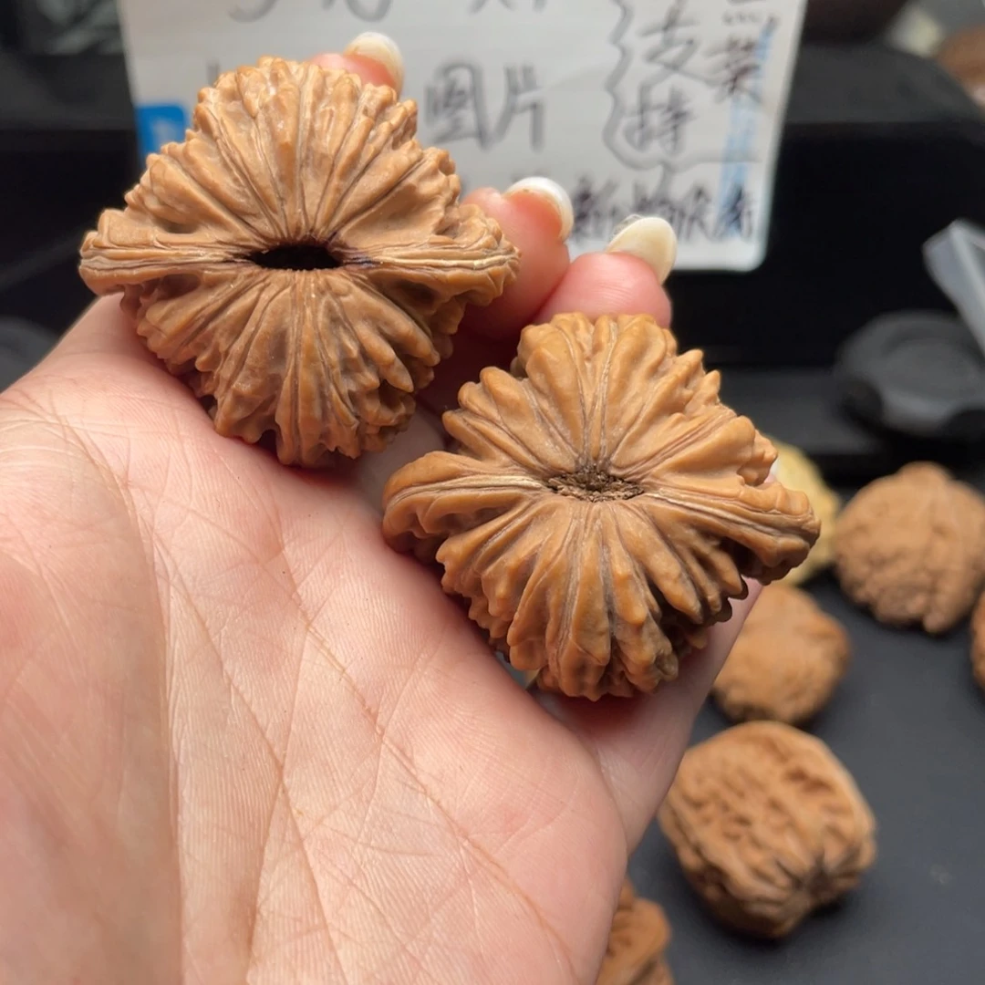 故***木文玩核桃把件楼子