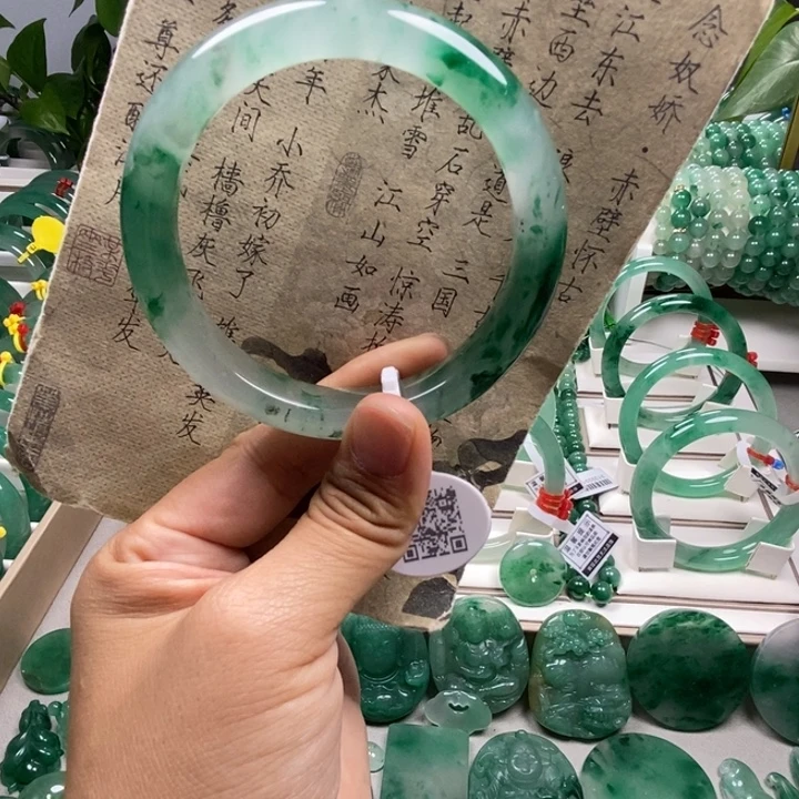未镶嵌手镯石英质玉