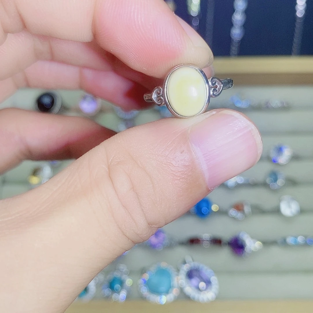 银S925镶嵌蜜蜡戒指