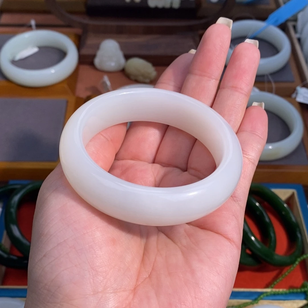 和田玉未镶嵌手镯