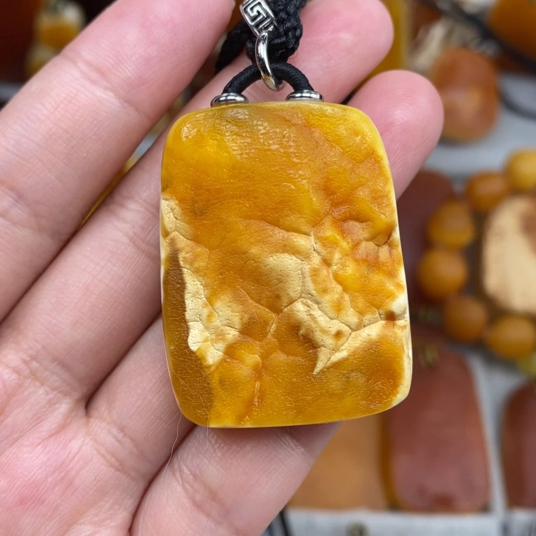 未镶嵌吊坠(赠链)琥珀