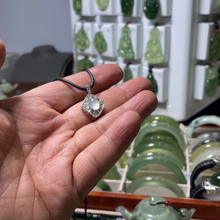 蛇纹石玉合金颈饰