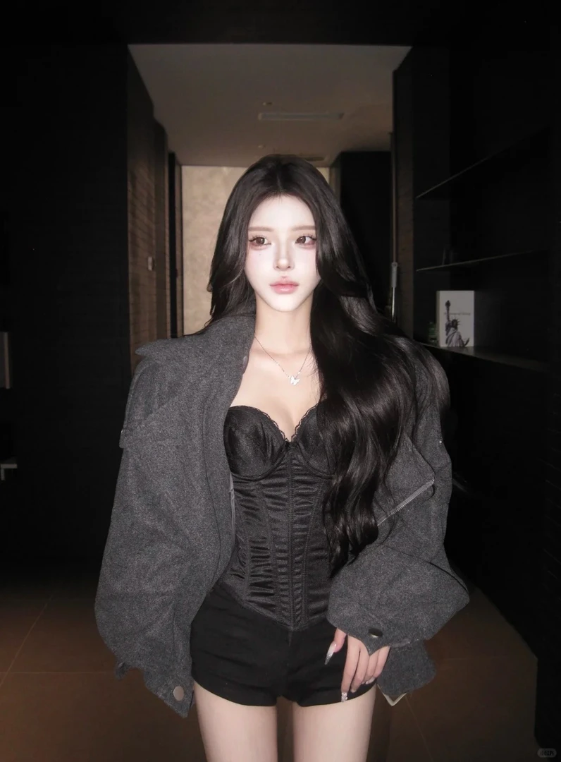 美式复古宽松毛呢外套女秋冬新款纯欲蕾丝拼接鱼骨胸衣+显瘦短裤