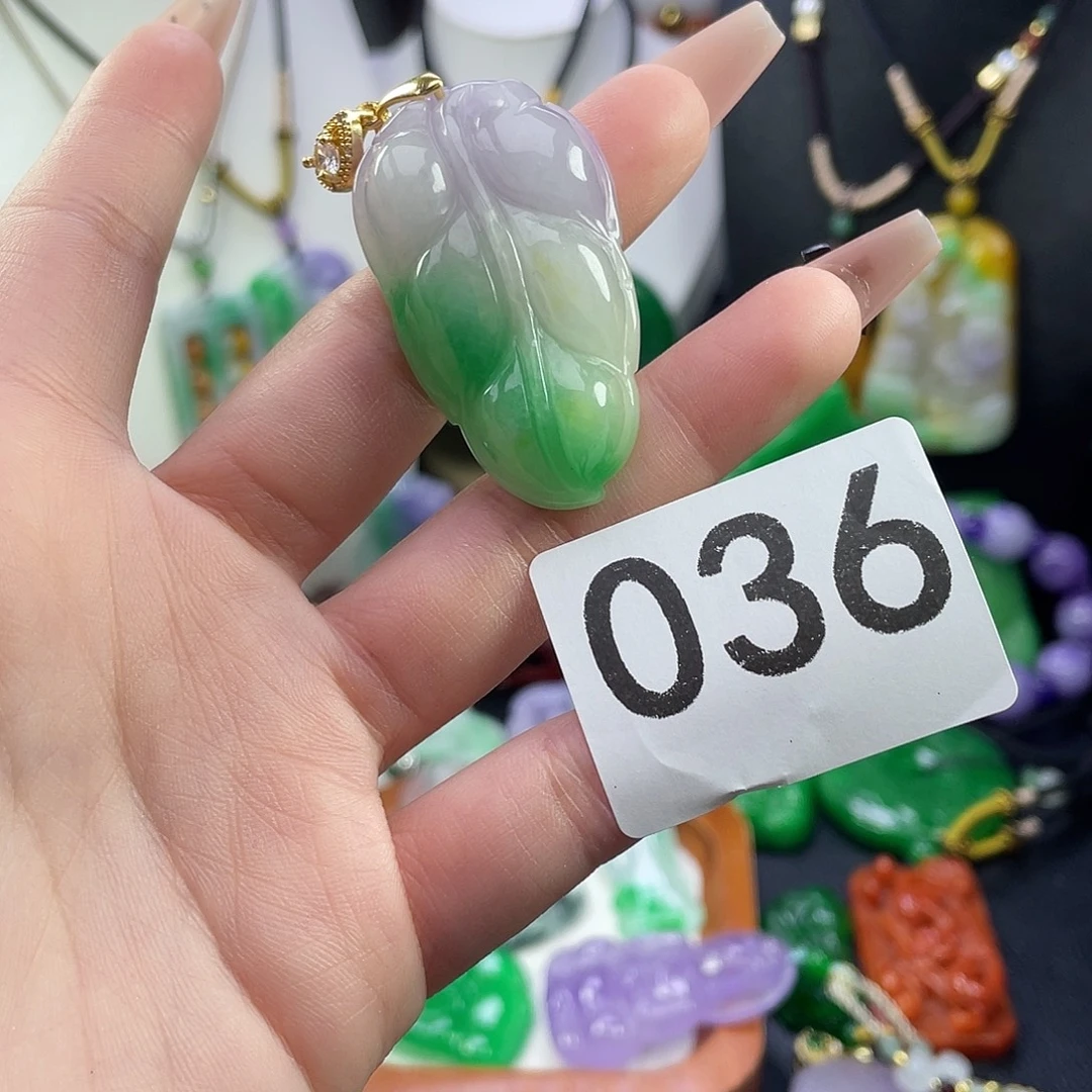 翡翠未镶嵌吊坠(赠链)