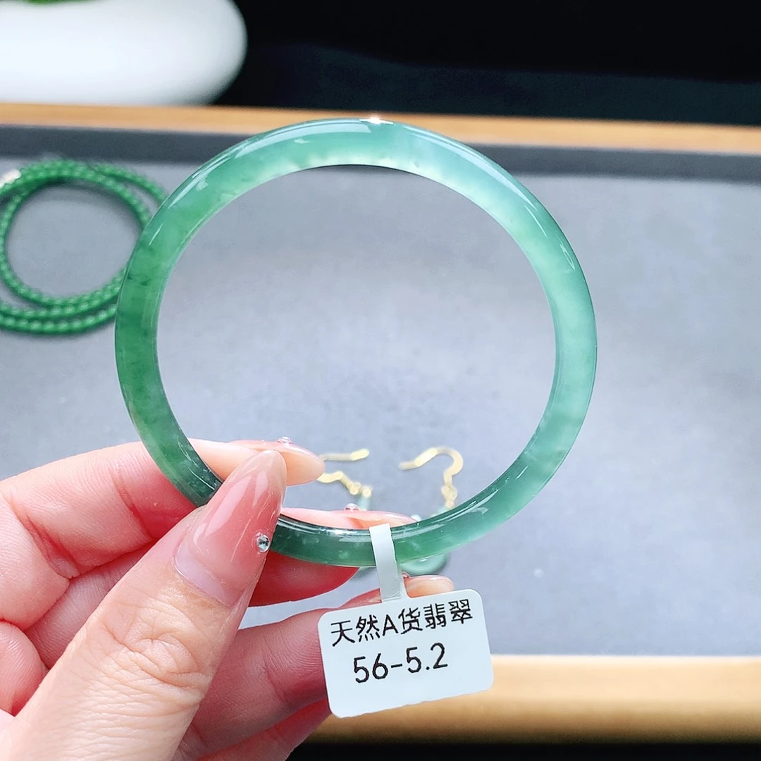 未镶嵌手镯（圆镯）翡翠