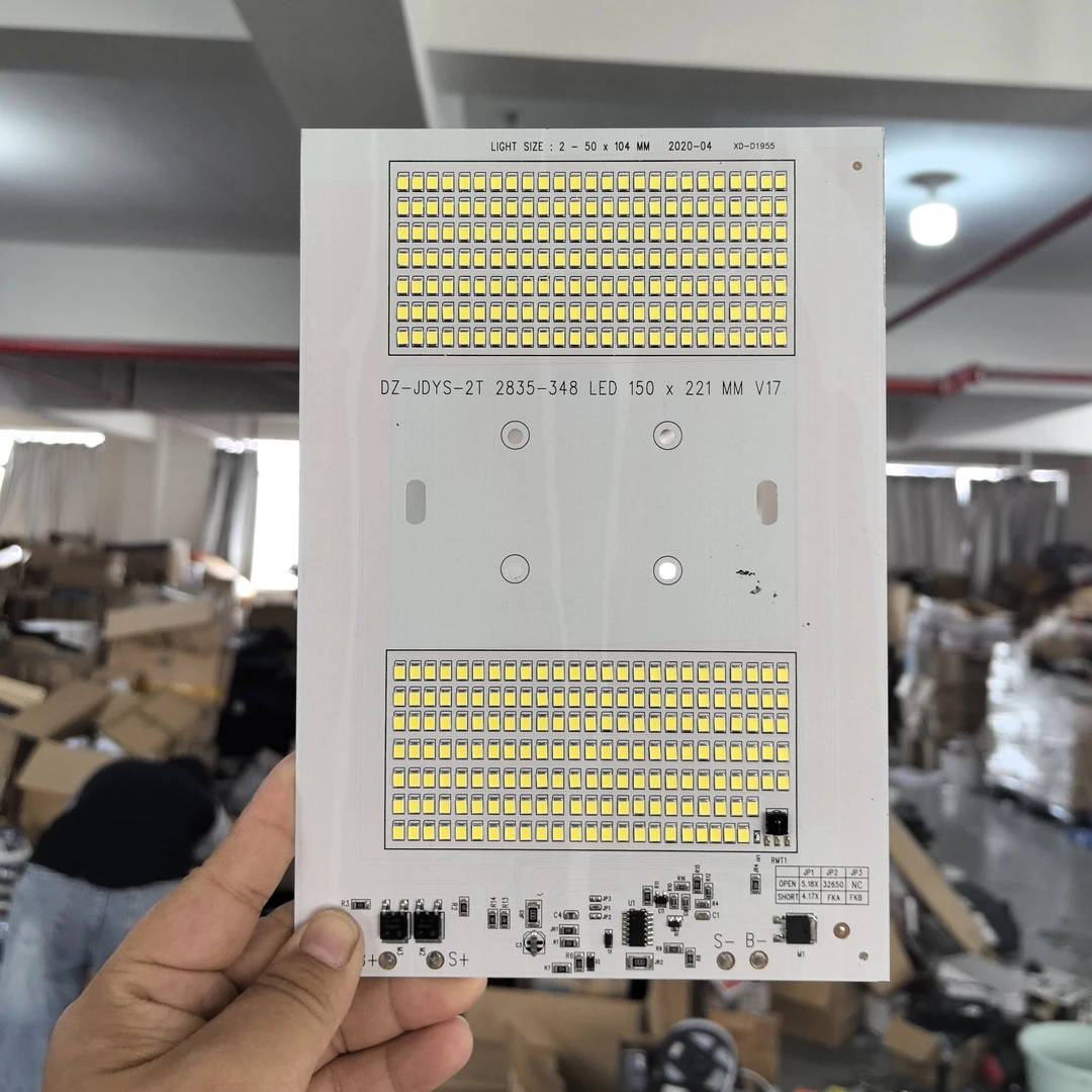 2格款太阳能高档灯珠板发1个