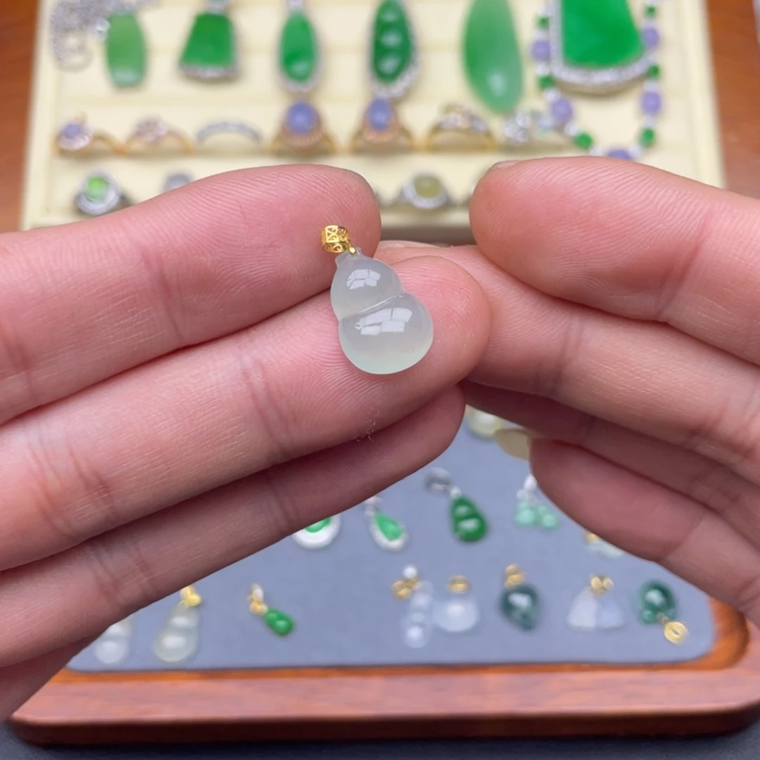 翡翠吊坠(不含链)18K金镶嵌游**生