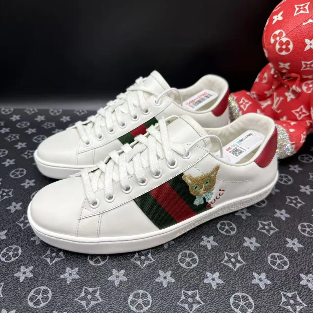 99新 GUCCI/古驰 男士时尚猫咪刺绣小白鞋39.5欧码 ddm2673