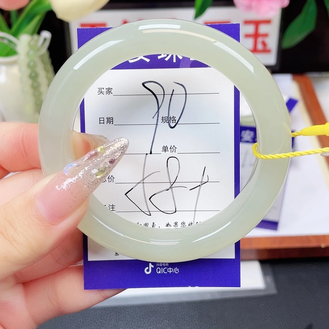 默***默未镶嵌手镯和田玉