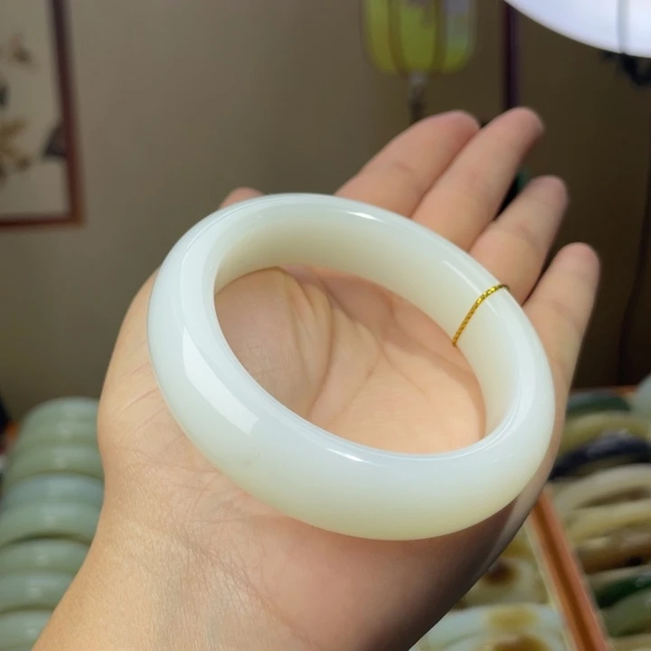 和田玉未镶嵌手镯