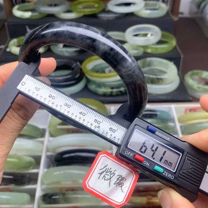 蛇纹石玉未镶嵌手镯490