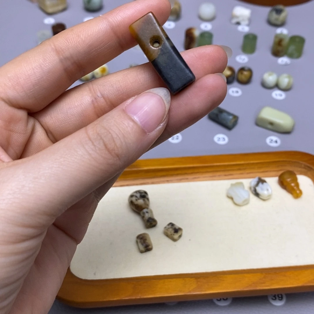 蛇纹石玉配饰合金棱**角