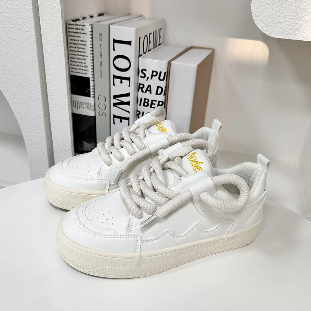 8668 白色 厚底潮流皮面小白鞋女2025新款面包鞋厚底学生板鞋