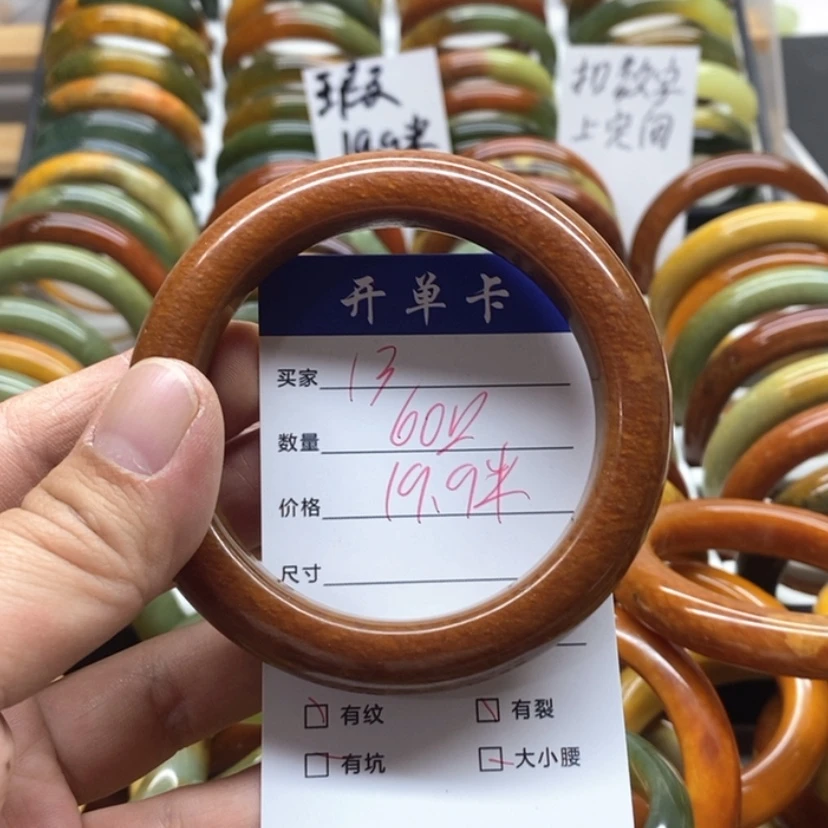 【闪购商品】蛇纹石玉未镶嵌手镯果**?