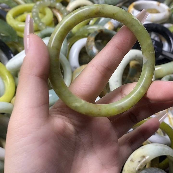 蛇纹石玉未镶嵌手镯