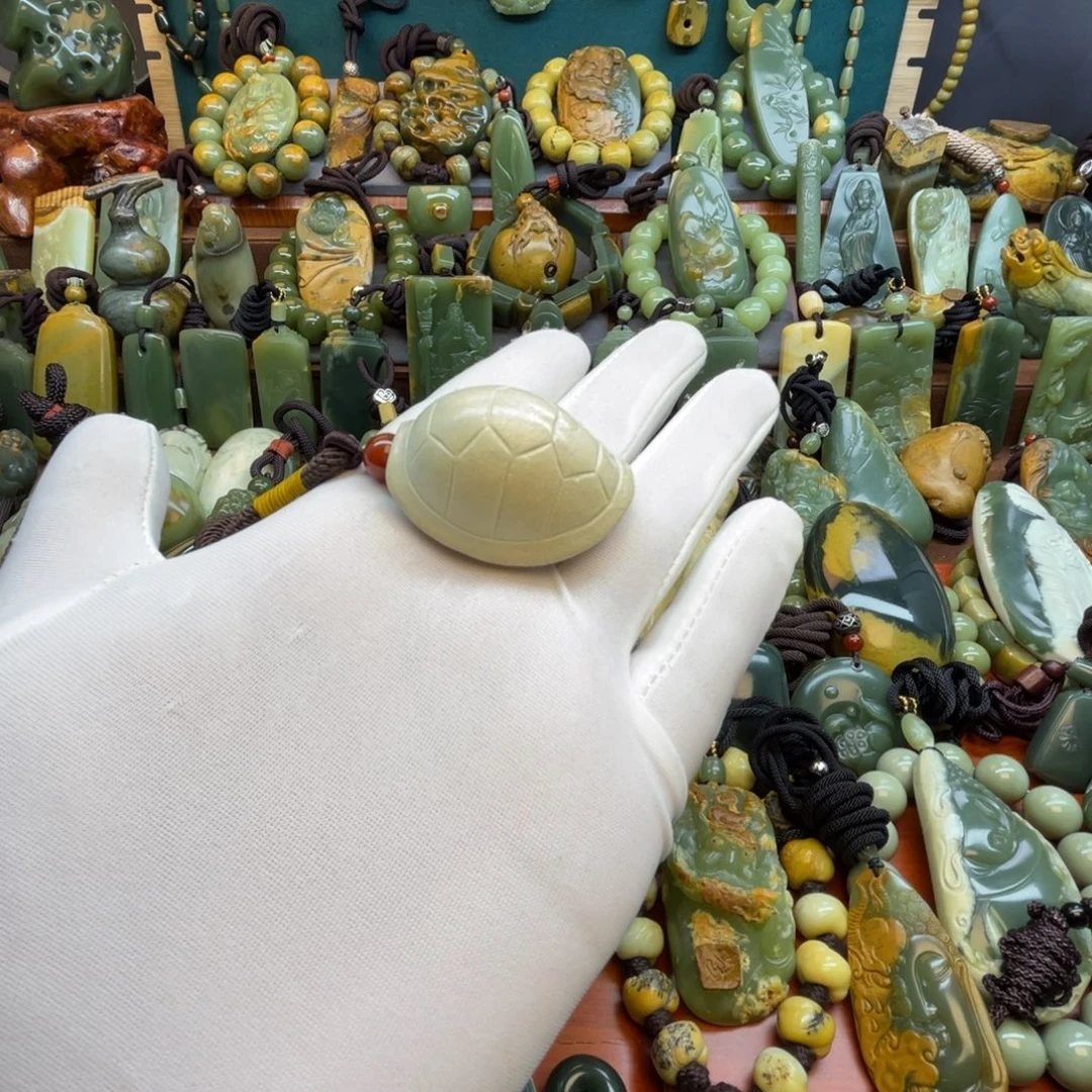 岫岩老玉（透闪石质玉）未镶嵌颈饰