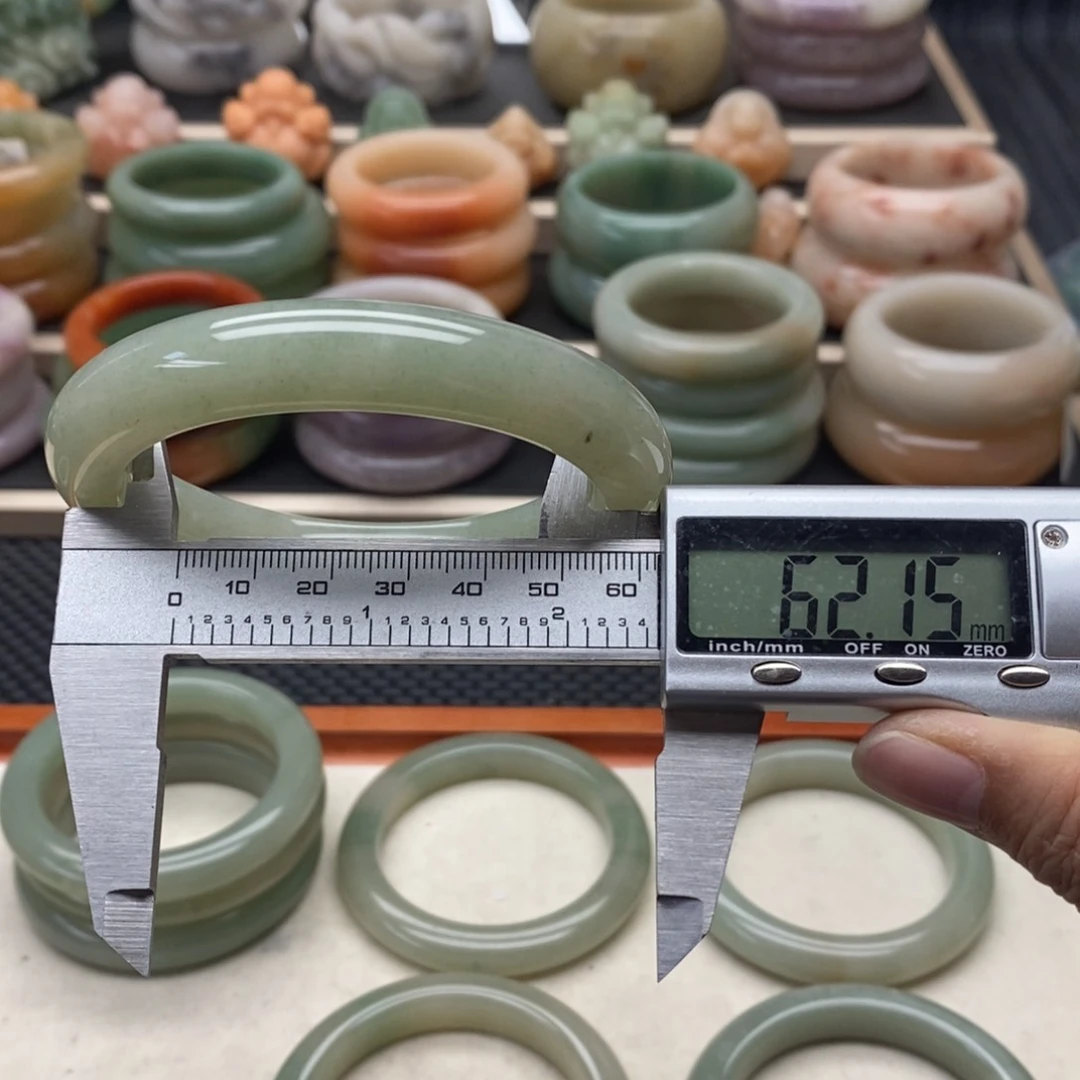 石英岩玉手镯未镶嵌