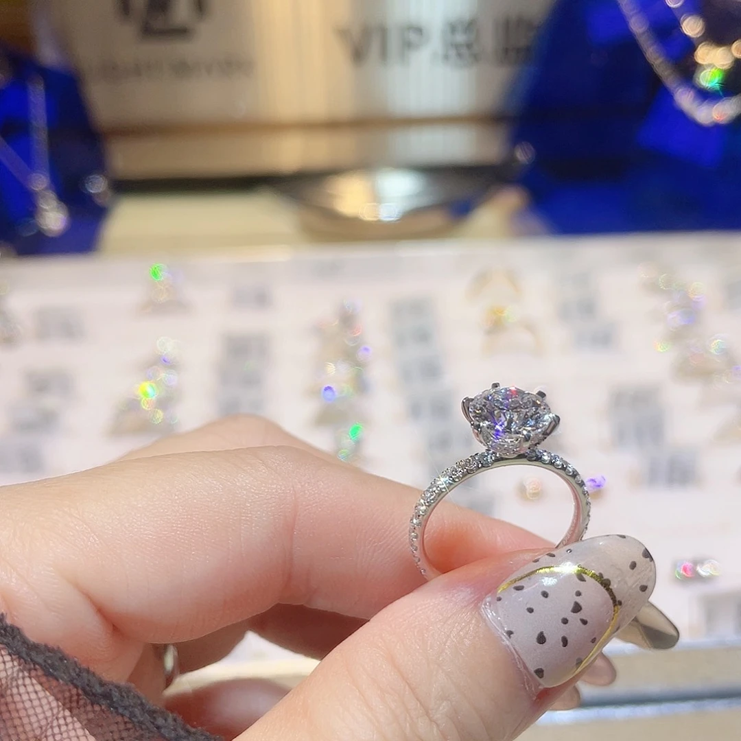 实验室培育钻石18K金镶嵌2D-E/VS，13