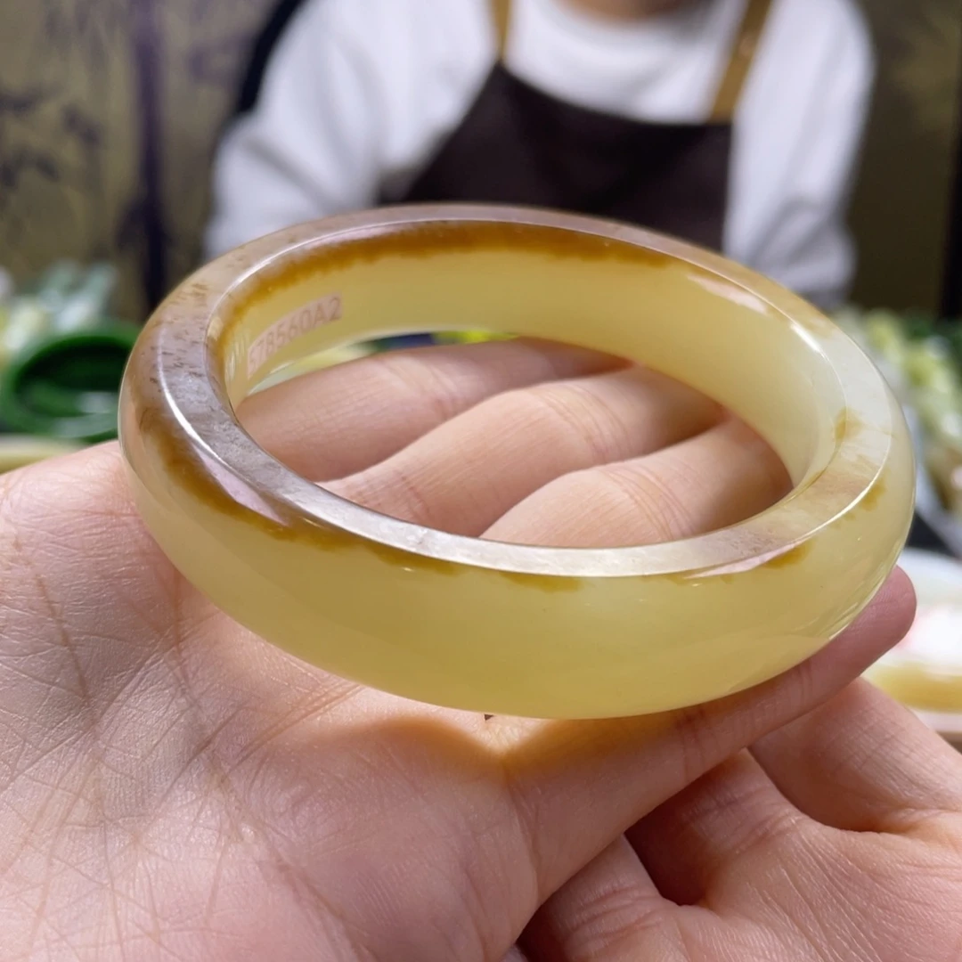 和田玉未镶嵌手镯57圈