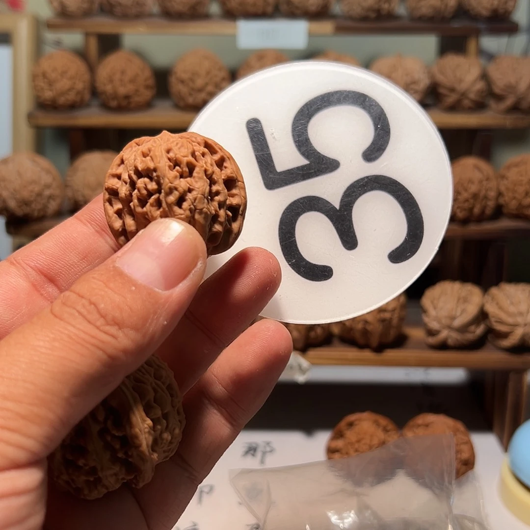 ✌️文玩核桃，白色35号