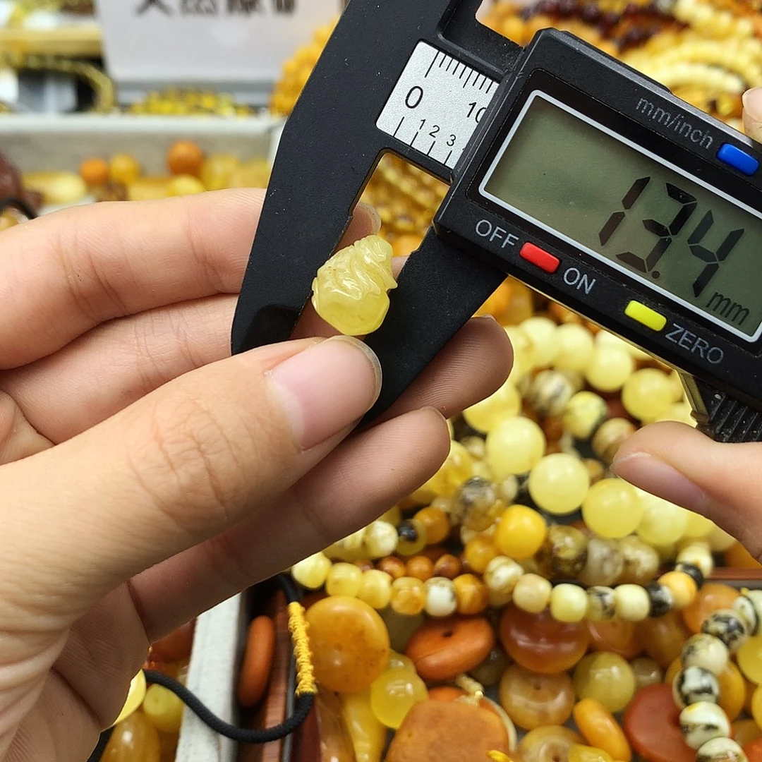 未镶嵌琥珀珠宝奇石