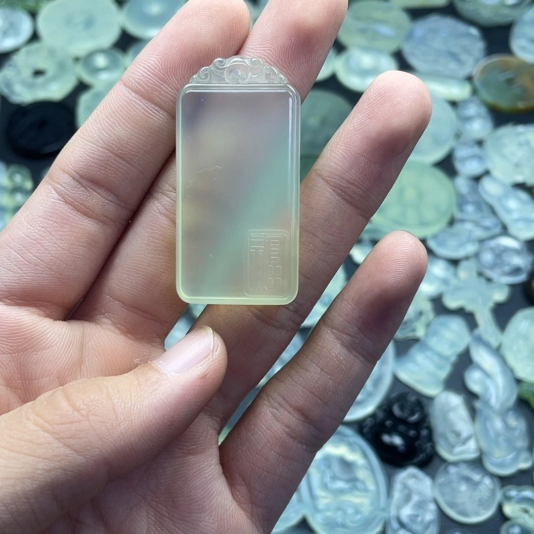 岫玉未镶嵌颈饰无事牌