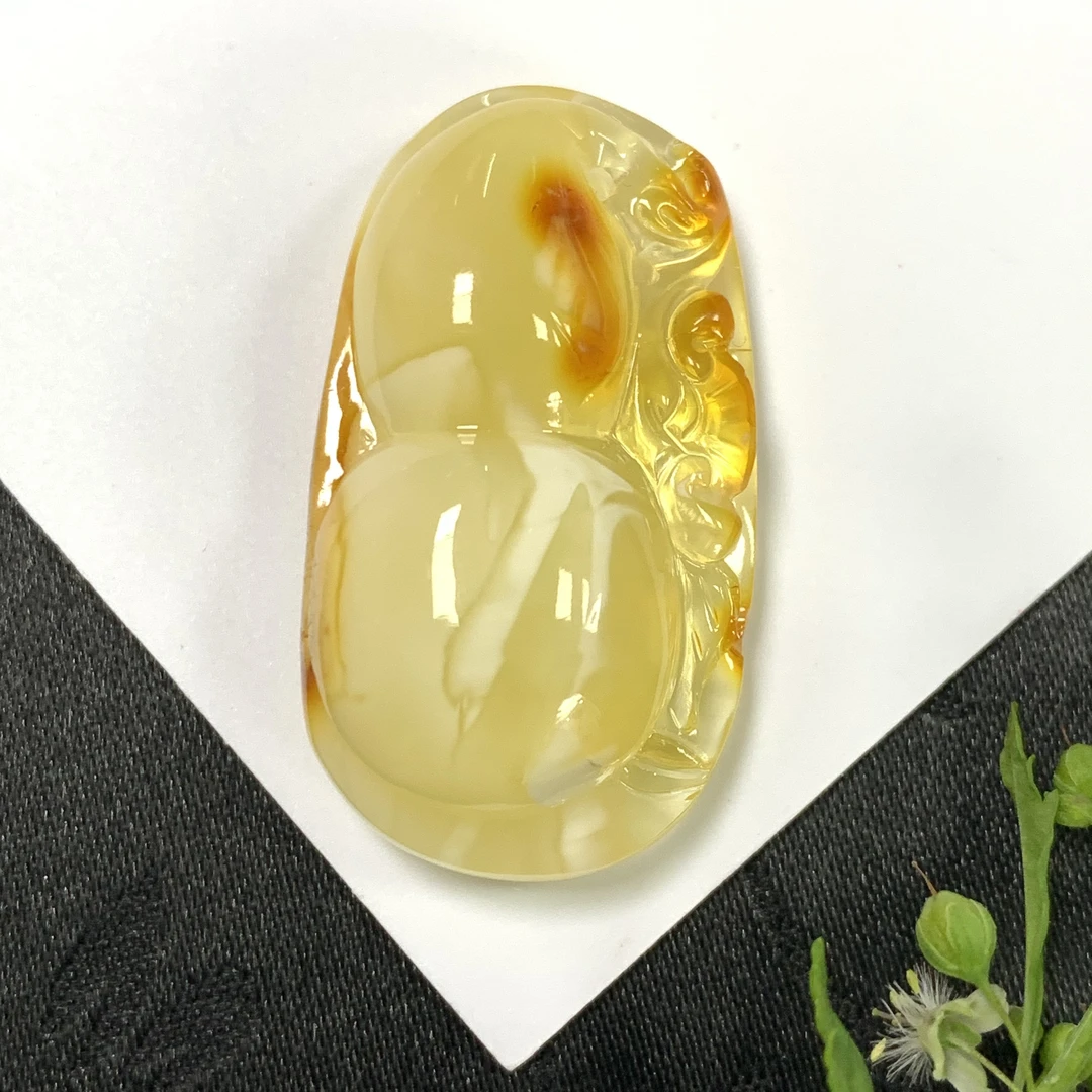 「戴琴珠宝」Z797-蜜蜡雕刻件吊坠（多样性发其一）