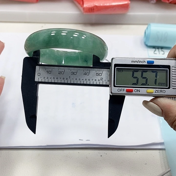 翡翠手镯未镶嵌212