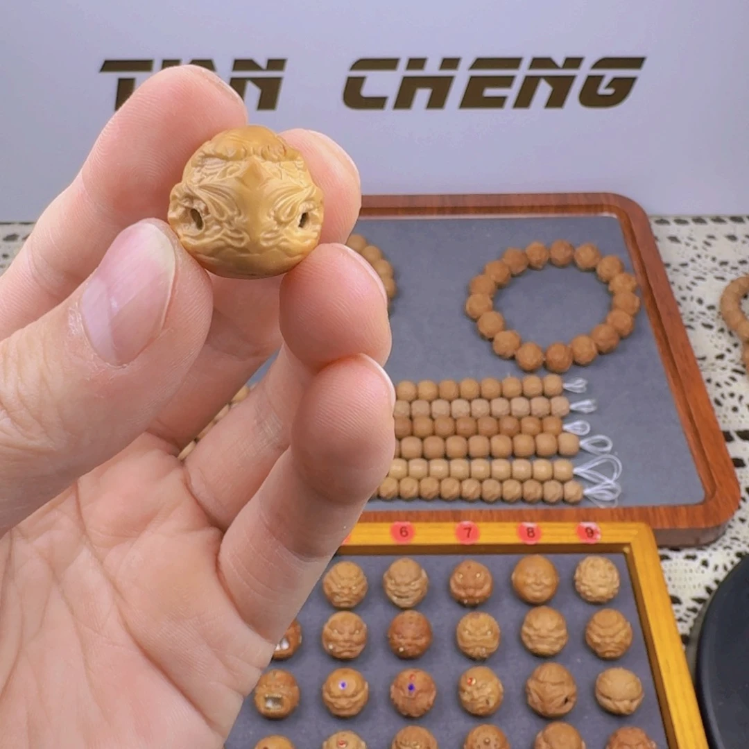 猴头核桃手串很*刀锋面具