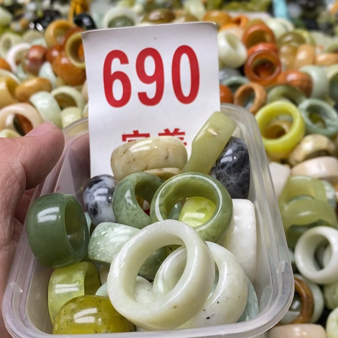 蛇纹石玉挂坠未镶嵌